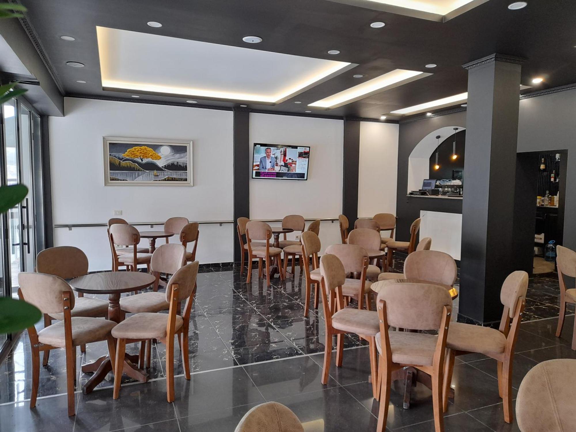 Golden Sleep Hostel Shkodër Екстериор снимка