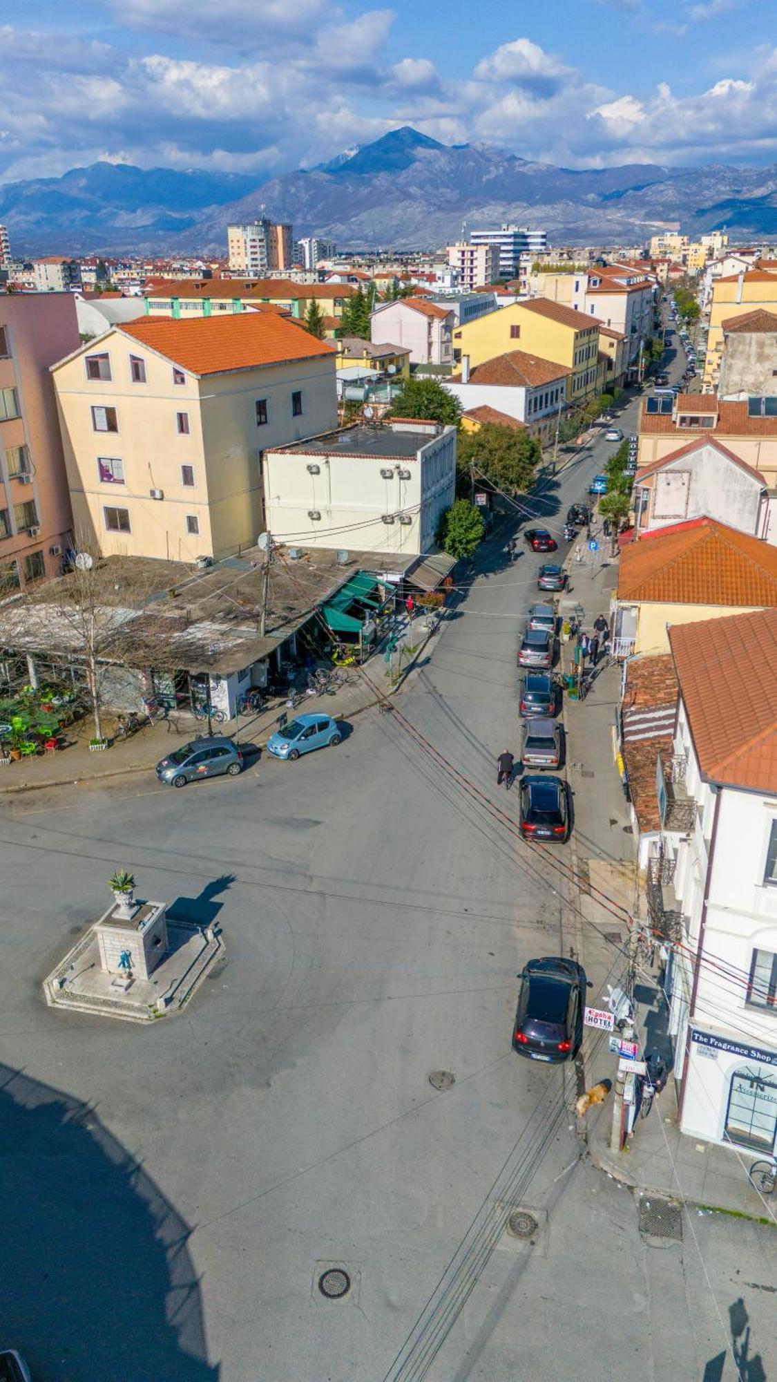 Golden Sleep Hostel Shkodër Екстериор снимка