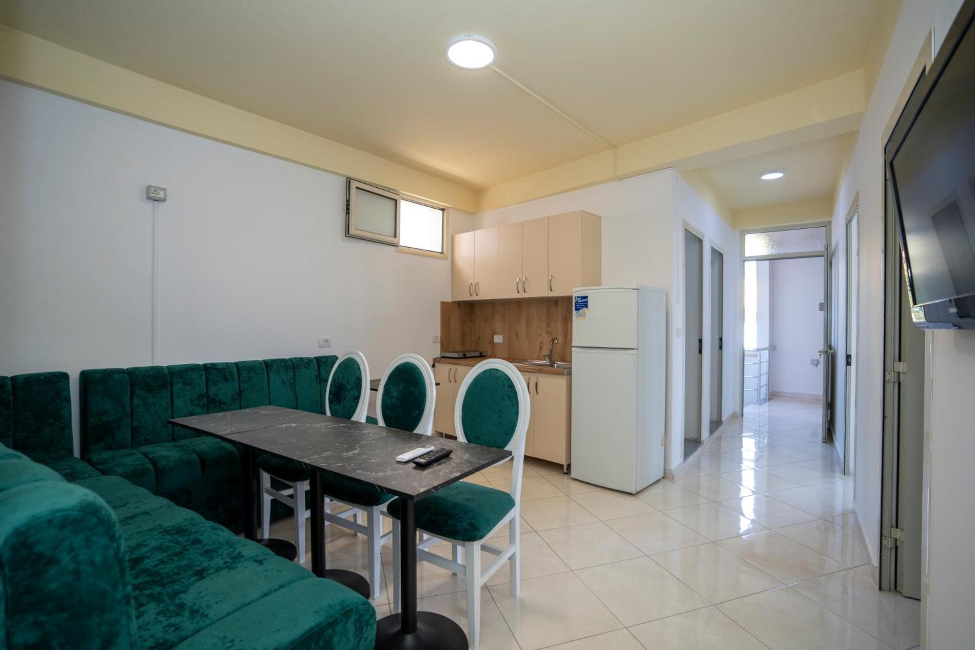 Golden Sleep Hostel Shkodër Екстериор снимка